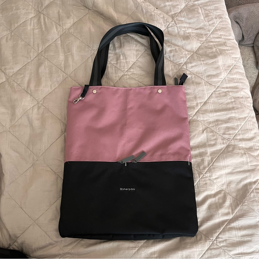 Sherpani Mauve and Black Tote Bag. Only used once